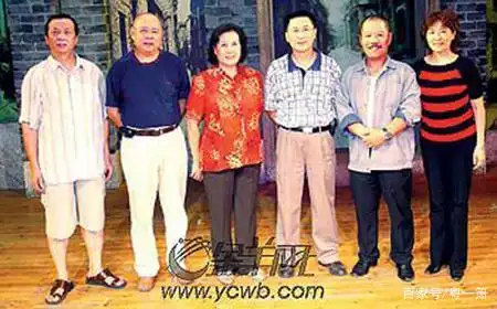 35年前珠江台短剧《万花筒》主要演员的合照,你还记得他们吗?