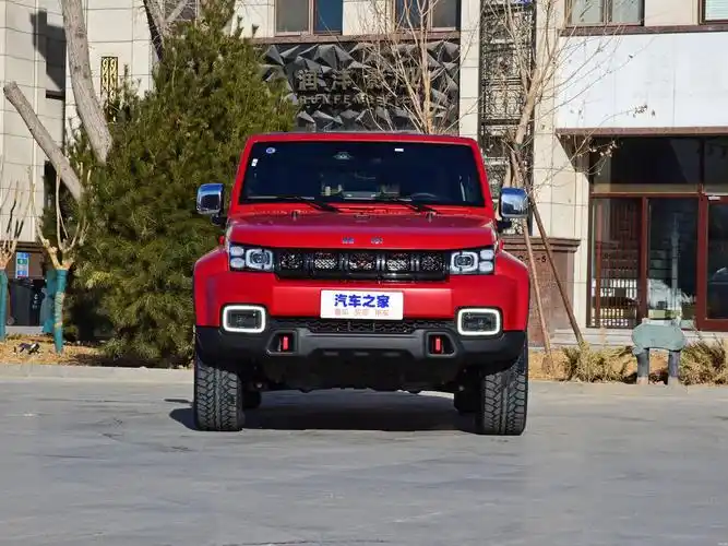 汽油 柴油动力,硬核越野配置/内饰精致,北京bj40刀锋英雄版导购
