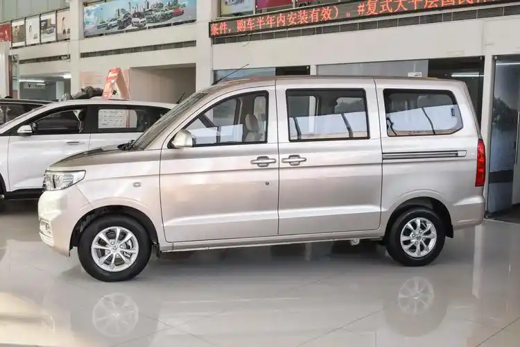 五菱宏光这种微型面包车的造型虽算不上炫酷,看起来也不是很惊艳,但是