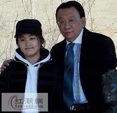 14岁小女儿首曝光侯耀文罕为人知三段情