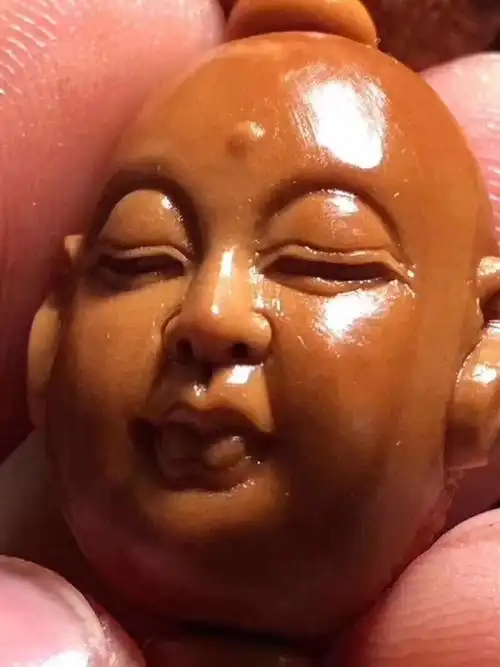 苏工精品橄榄核纯手工雕刻名家落款齐飞带收藏证