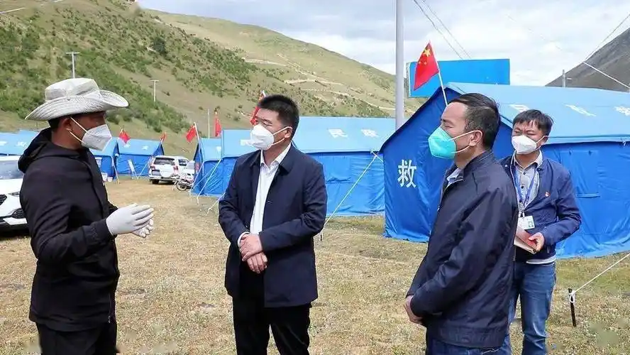 8月29日,县委书记,全县应对新冠肺炎疫情工作领导小组组长王刚强前往