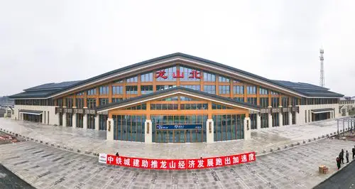 黔张常铁路龙山北站把每一座站房打造成一处民族文化风景,这是中铁