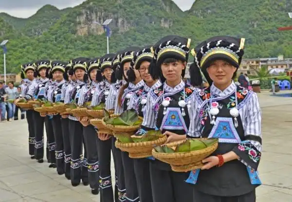 朴素大方 特色鲜明——万峰林布依族风情之服饰篇-文化-中国黔西南网