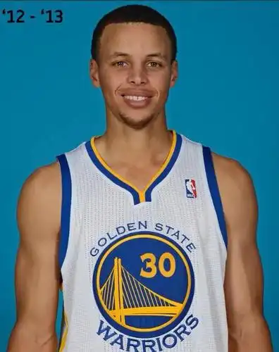 库里从刚进nba到现在,每年对比照,稚嫩小学生长成邻家大叔了!