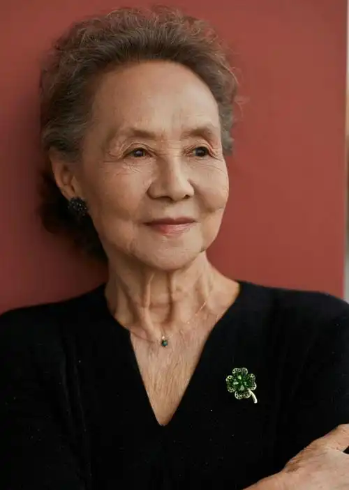 穿衣搭配 优雅老去的女人,身上有4个地方和普通老太太不同,一看就更