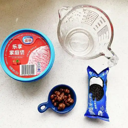 草莓奥利奥冰淇淋