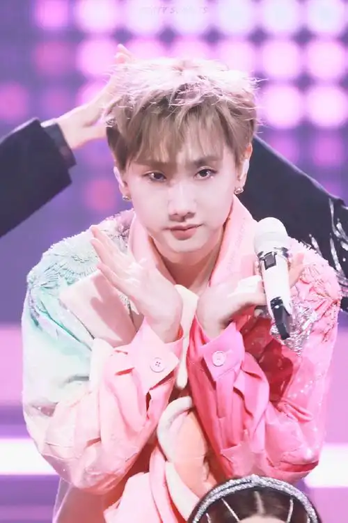 汪苏泷演唱会吃热干面第一人##汪苏泷武汉演唱会