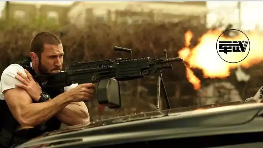 特种兵重装火力抢劫银行?2018年难得的枪战大作!|军武电影