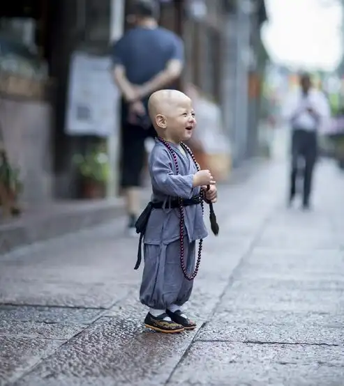 走红网络的小和尚,好萌好可爱,一点也不像外面的熊孩子!