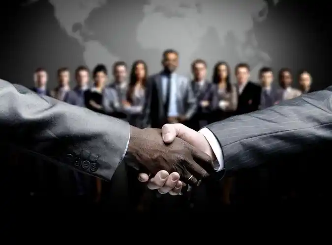 业务背景上孤立的握手合作企业专业商务精英团队