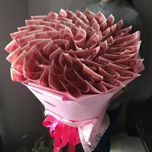 围观兴国竟有人收到捧全是钱包的花有钱花