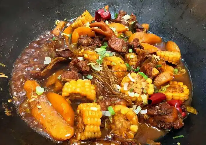 乡土散文:铁锅炖的温暖_东北_食材_思念家乡