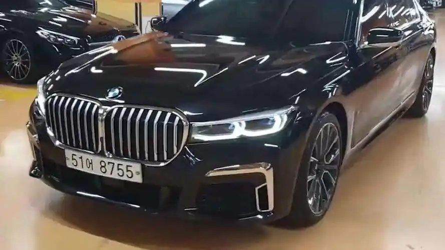 2020款宝马7系740li,打开后门那刻太心动了,不服不行