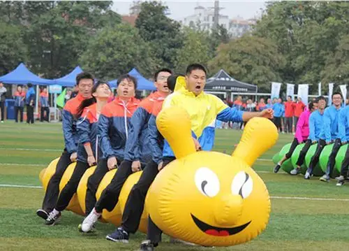 充气毛毛虫竞速户外拓展游戏
