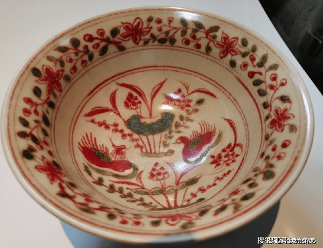 我的镇斋之宝56元代红绿彩莲池鸳鸯纹大碗