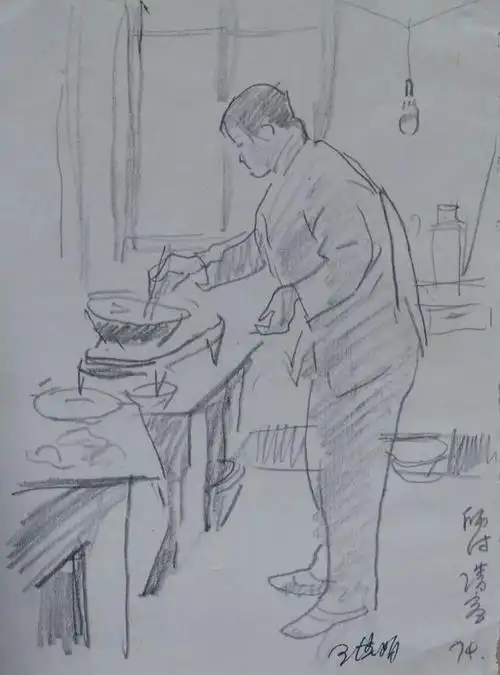 我也画了一张速写,这是师姐正在厨房里忙着做饭