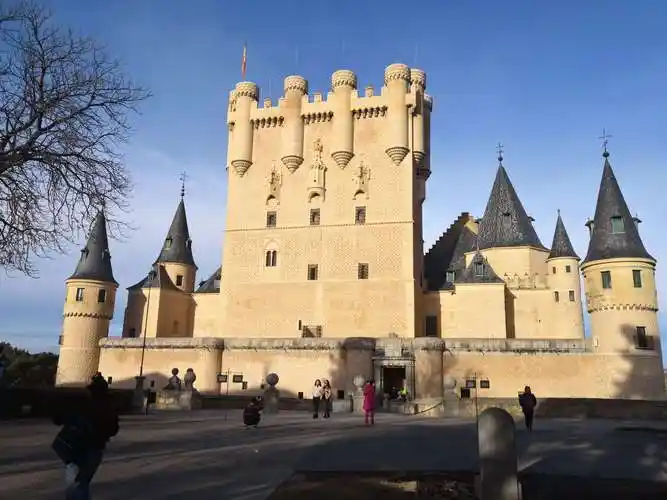 白雪公主城堡,天朝人无论老少来了都想当公主和王子