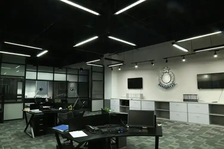 stage 3 – police department standing set