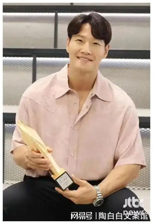 这些年哪年都在传金钟国要结婚,金钟国已经有女朋友了,什么宋智孝