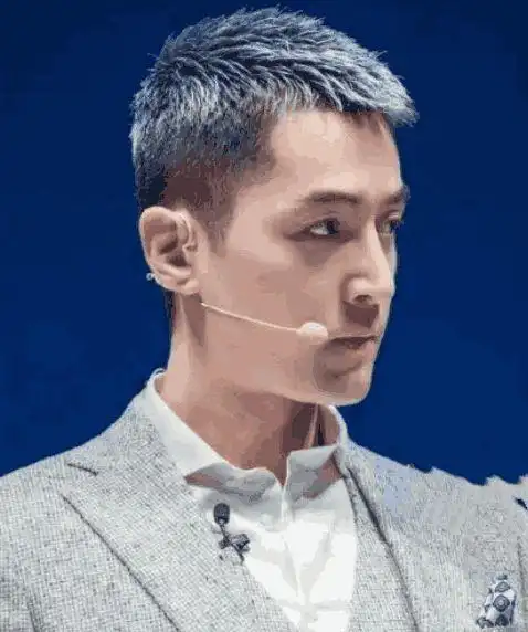 胡歌挑战寸头加奶奶灰没想到颜值高到炸裂