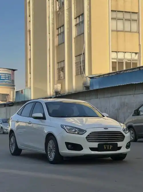 15年福特福睿斯1.5手动