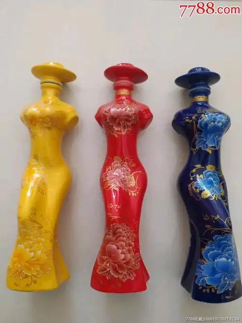 美人酒瓶一组三个高27厘米