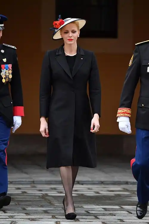 向摩纳哥王妃princess charlene学优雅