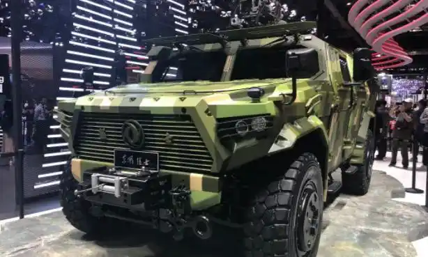 新款东风猛士迷彩版亮相65升8缸柴油动力新一代越野王者