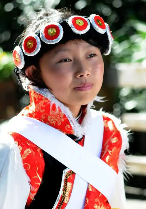 纳西族姑娘