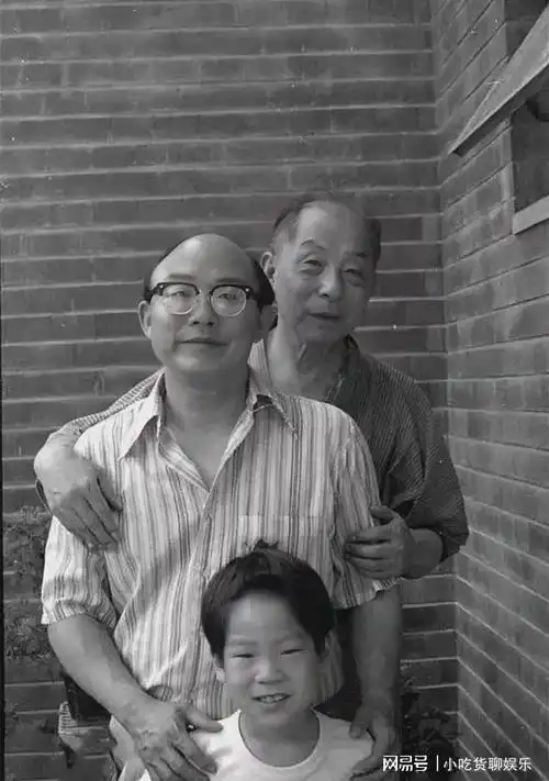 这是1975年张学良与儿子孙子的合影