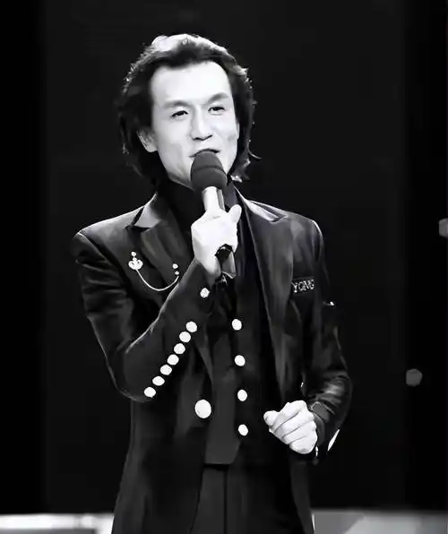 别再可怜李咏了!离世5年后医生曝出死亡真相,难怪选择葬身美国