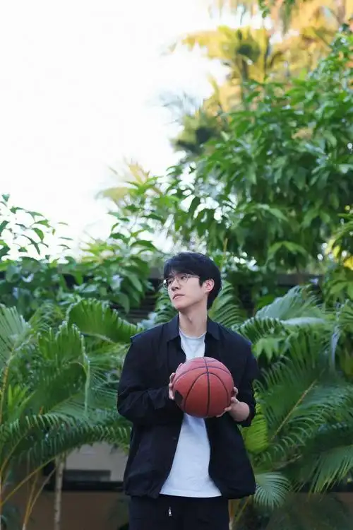 男人照相姿势大全图片(男生拍照) - 赤虎壹号