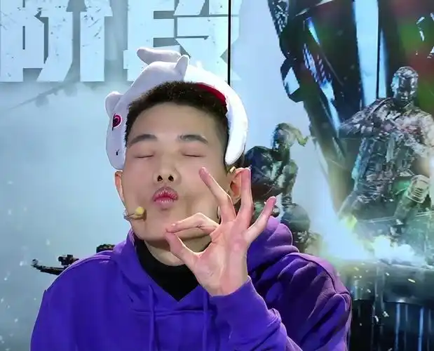 但是此时运营抢先一步安排鲨鱼参加虎牙官方