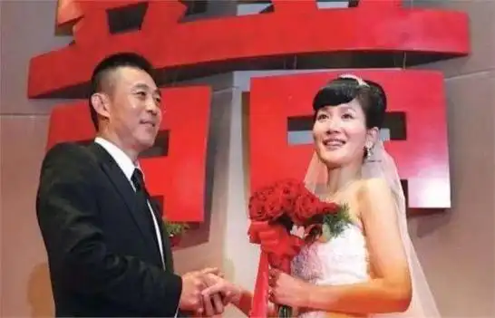 侯勇:一婚娶沈蓉,二婚娶潘雨辰,三婚娶王瑞,现如今