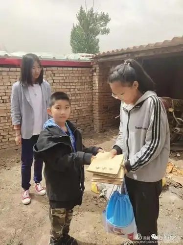 【网络公益】温情手拉手 爱献贫困生