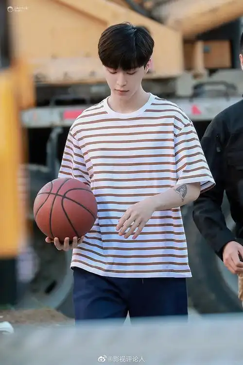 啊啊啊啊好喜欢范丞丞打篮球的样子也太清爽帅气了吧!