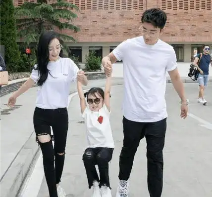 刘恺威带女逛加拿大,9岁小糯米神似妈妈,被质疑不如杨幂爱孩子_网友