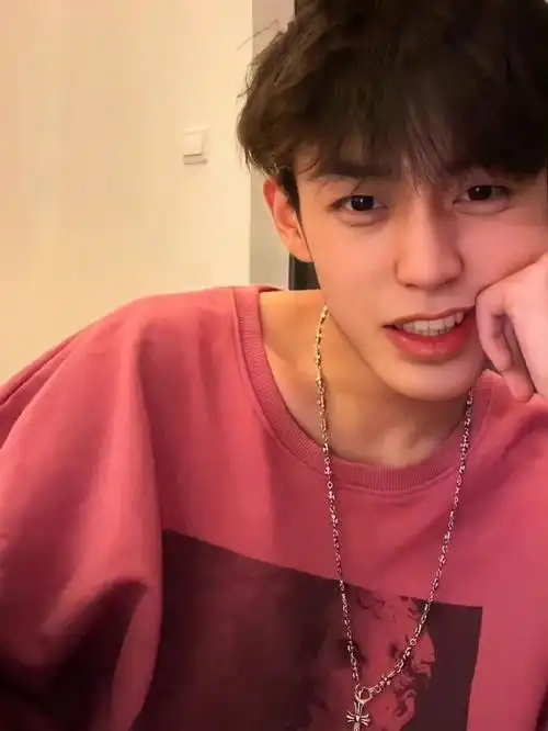 余庆伟真的好帅@人鱼线的pdd