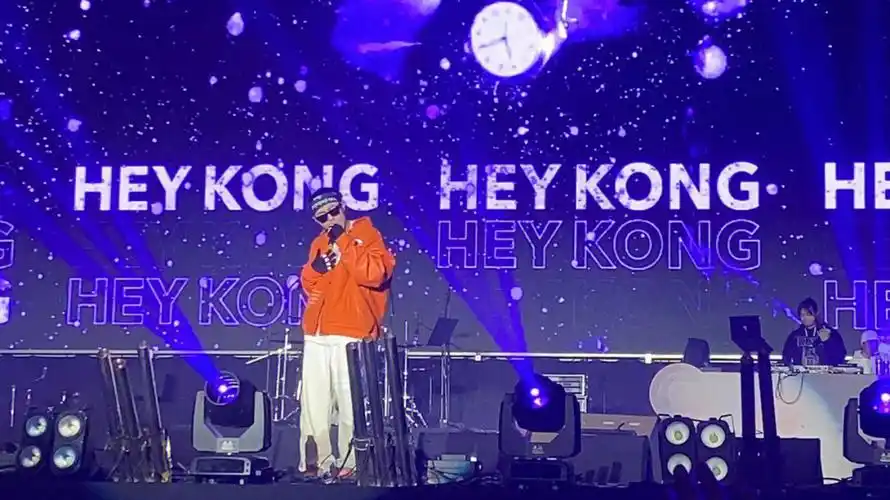 呜呜,但还是祝福他一下子拥有了两个小公主刘聪唱了我喜欢的 hey kong