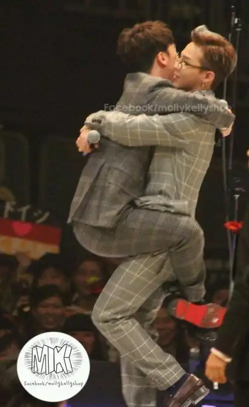 树袋熊式拥抱,可以挂一辈子