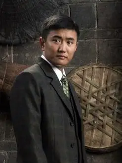 秦必成(叶静饰演)