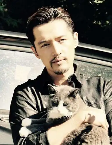 网友:原来他留胡子这么帅!