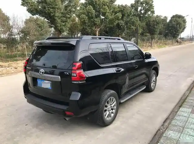 38万提18款丰田普拉多车主黑色外观没人买所以便宜