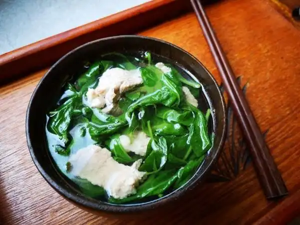 hahapara做的枸杞叶猪肝瘦肉汤