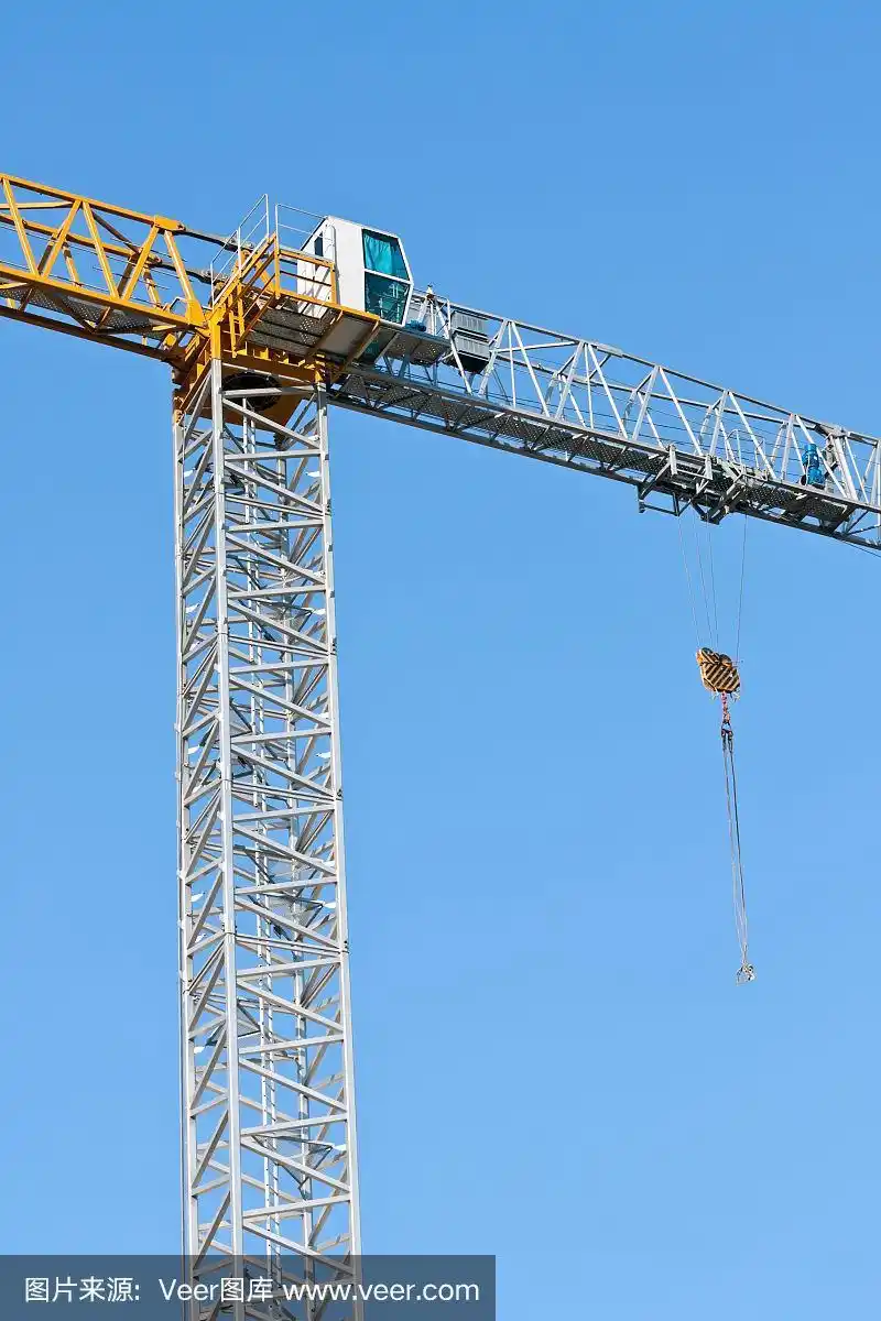 建筑工地上的起重机