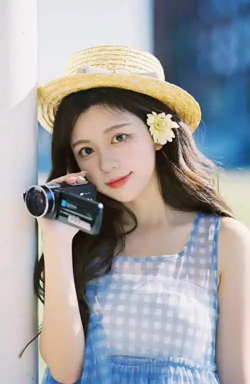 拍富有生活气息的照片,道具的运用是必不可少的,随手携带的手机,相机