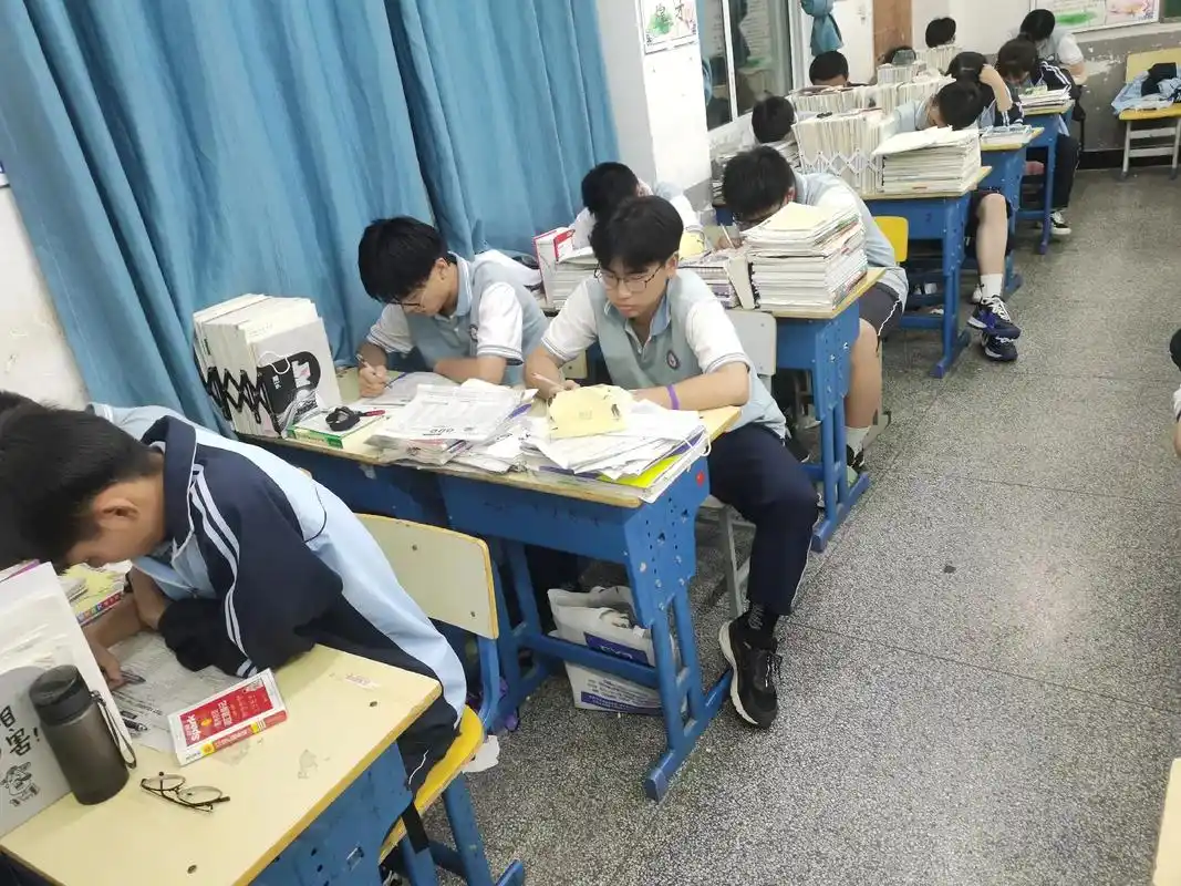 没回信息就是在上课,回了就是下课了,说话很冲就是学生惹我生气 - 抖