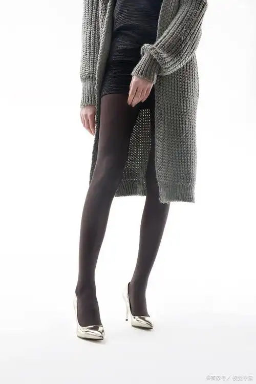 淑雅说时尚:灰色高跟鞋搭配什么颜色的丝袜好看?