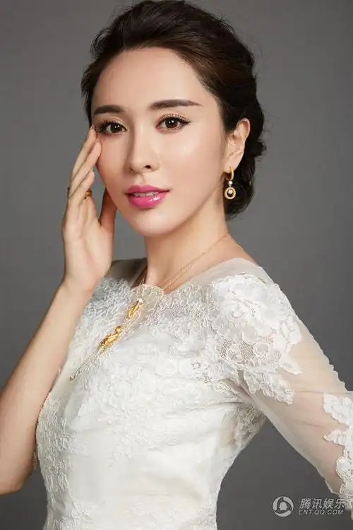 美女张熙媛演绎复古新娘典雅气质唯美写真图片